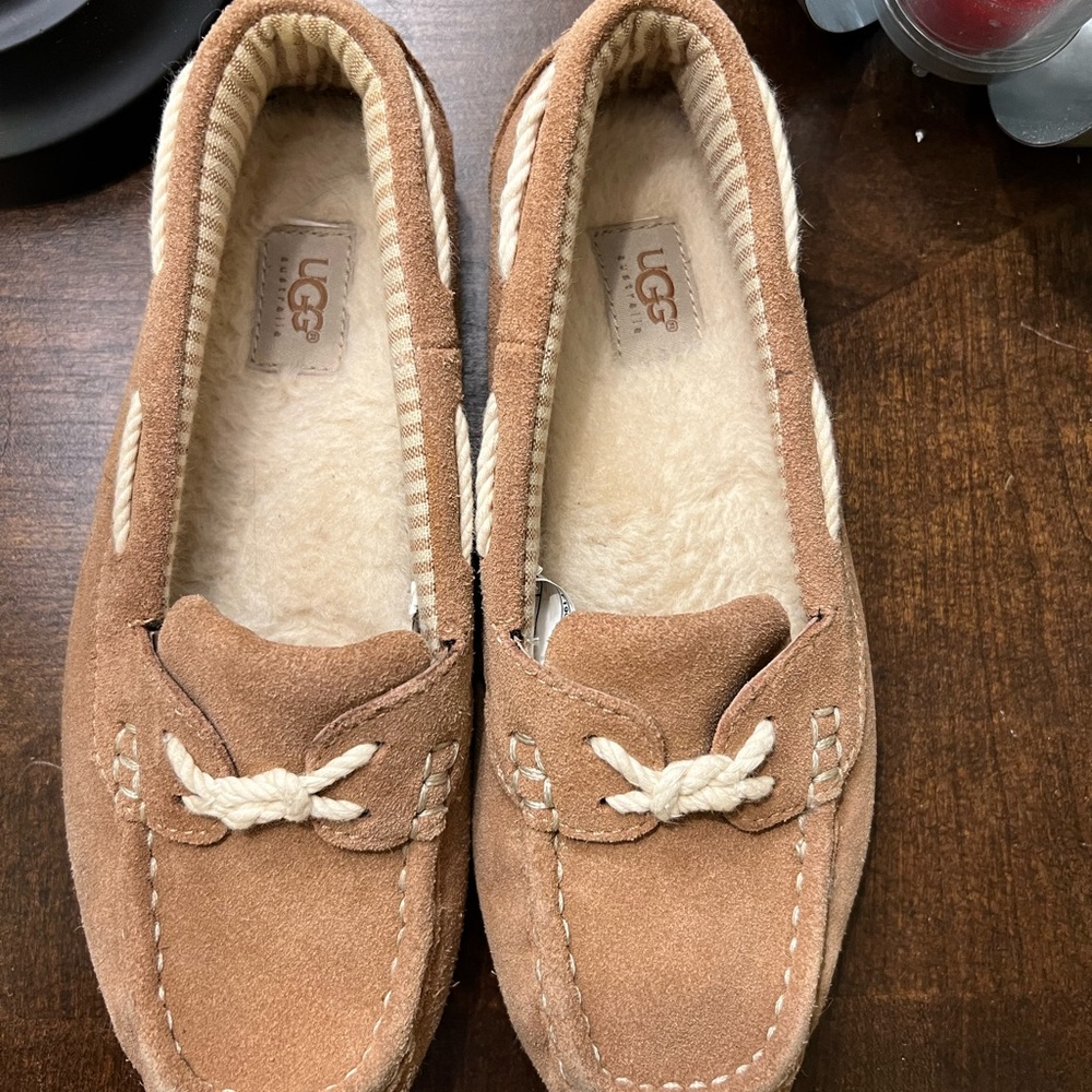 UGG Moccasin